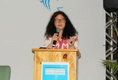 Professora Silvia Corbetta participou de roda de conversa sobre o ensino medio na América Latina.